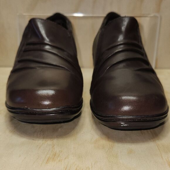 Thom McAn Dark Brown Loafers Women 8 Leather Heeled Shoe Slip-On - Picture 5 of 10